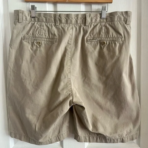 Men’s Roundtree & Yorke casuals khaki shorts Size 38 GUC Uniform Work - Picture 4 of 10